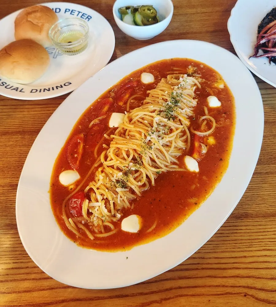 A plate of cheese tomato pasta