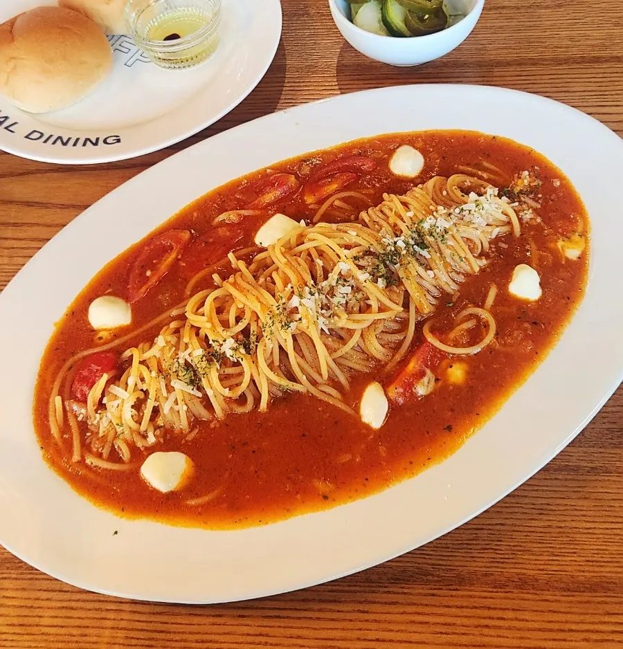 Tomato sauce pasta