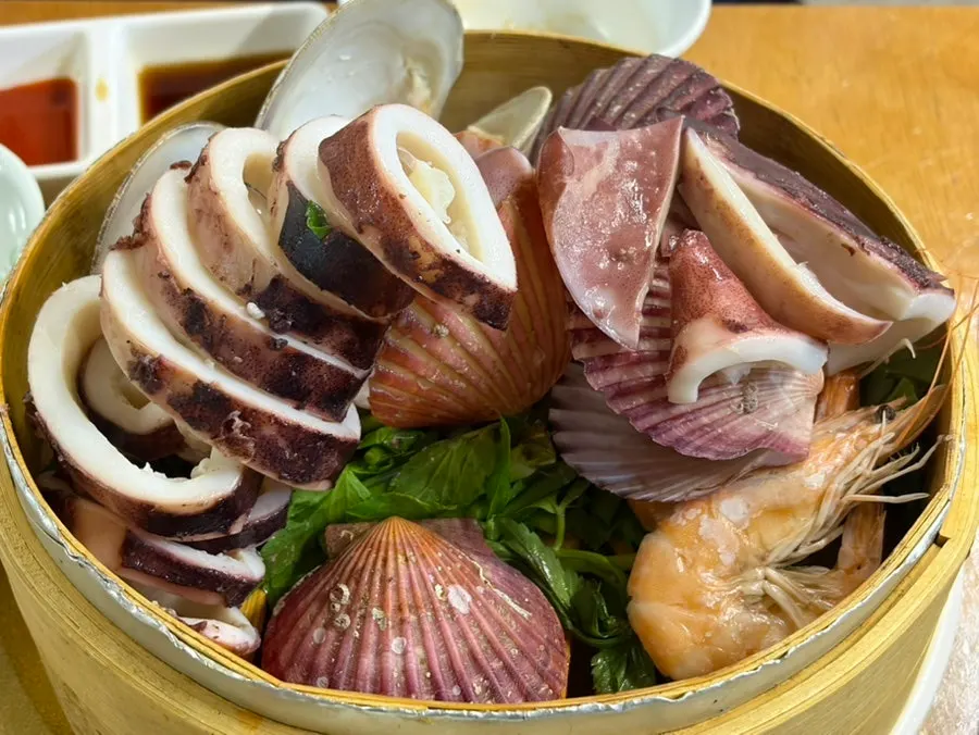 Generous bar snacks at Jindallae Silbi