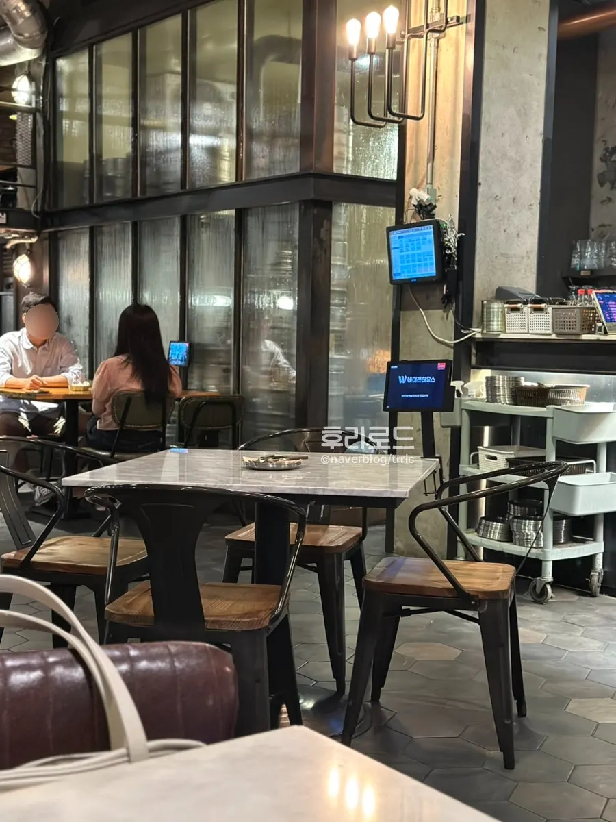 바이젠하우스 방배1호점 테이블 좌석