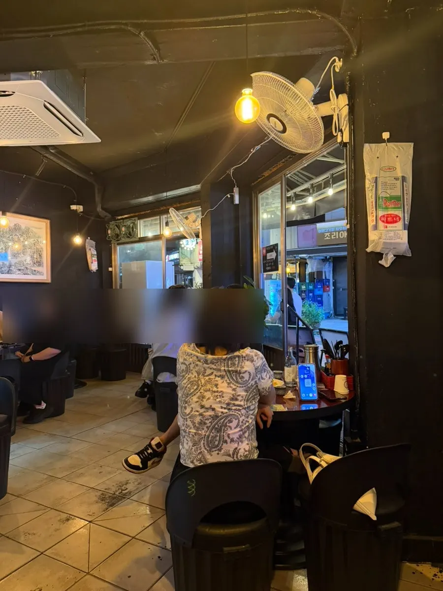 Outdoor-bar feel at Susan Sadang Main Branch