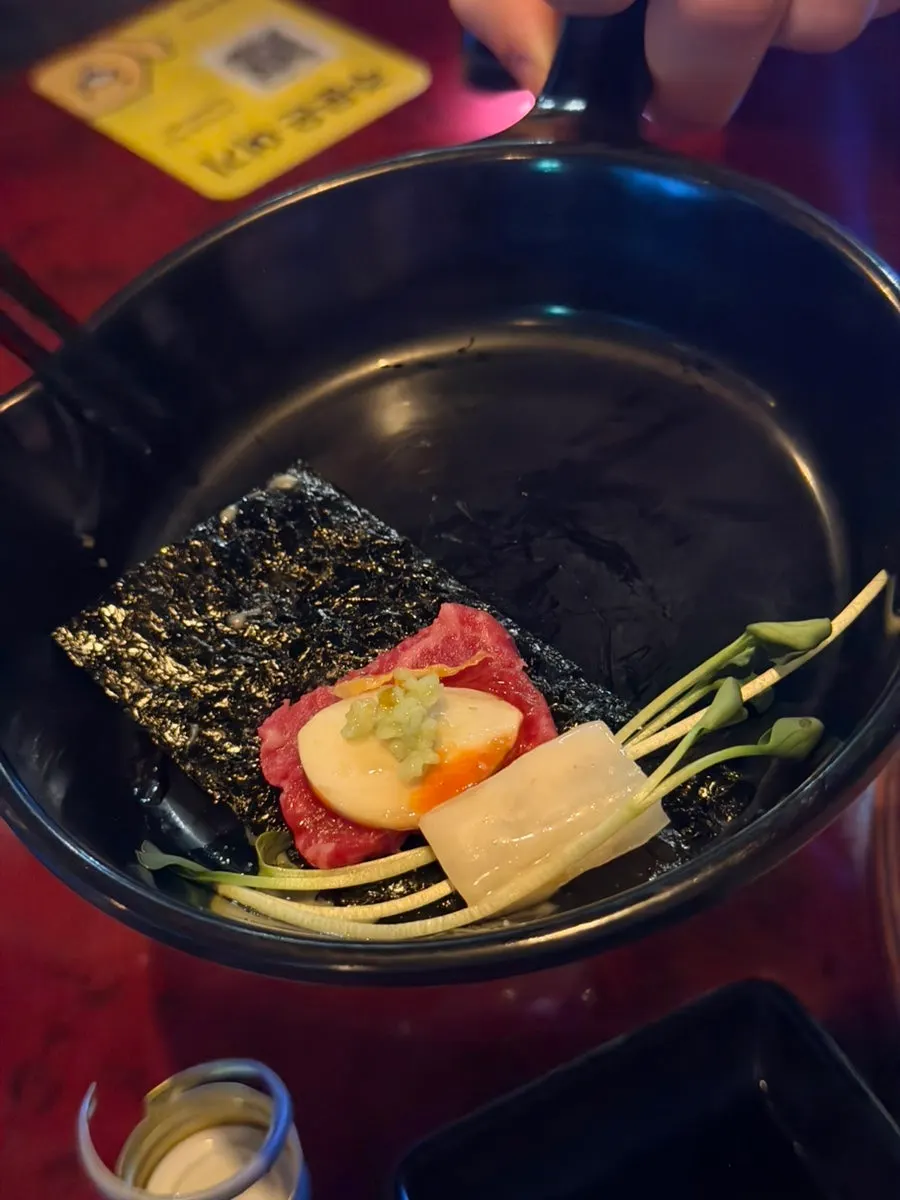 Baekkimchi served with flounder and beef sashimi