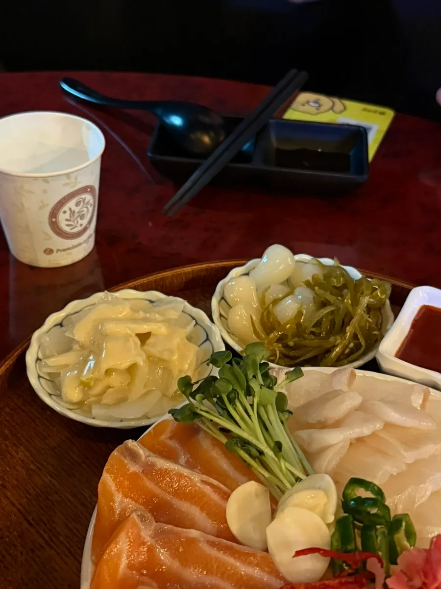 부드러운 연어회 접시