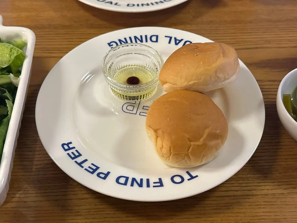 토마토 파스타와 페퍼로니 피자 주문 메뉴