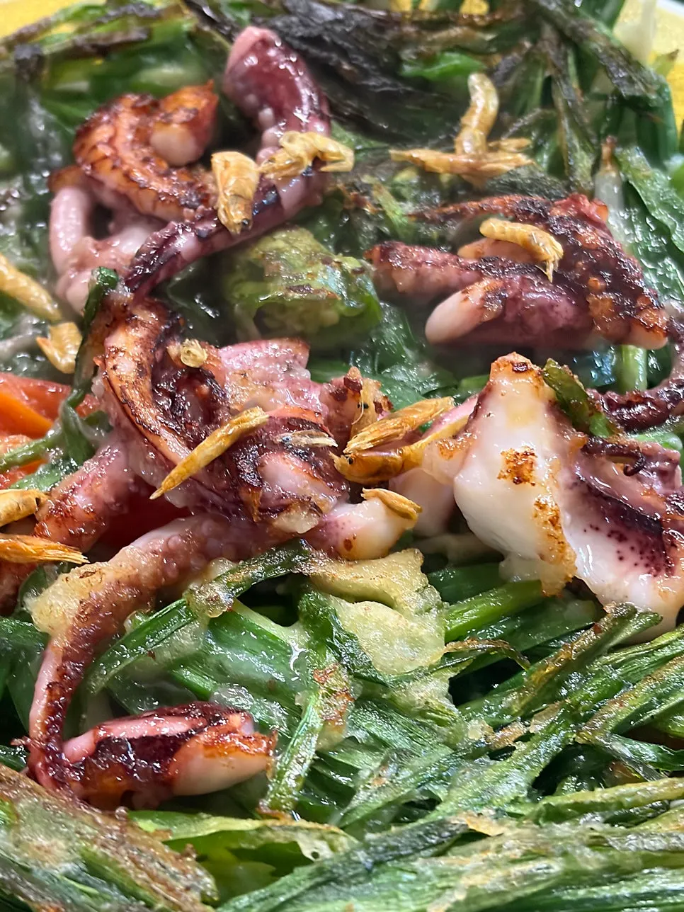 Chive pancake with plump squid