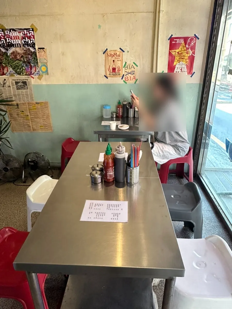Vietnamese-style interior at Bangbaedong Ssalguksu