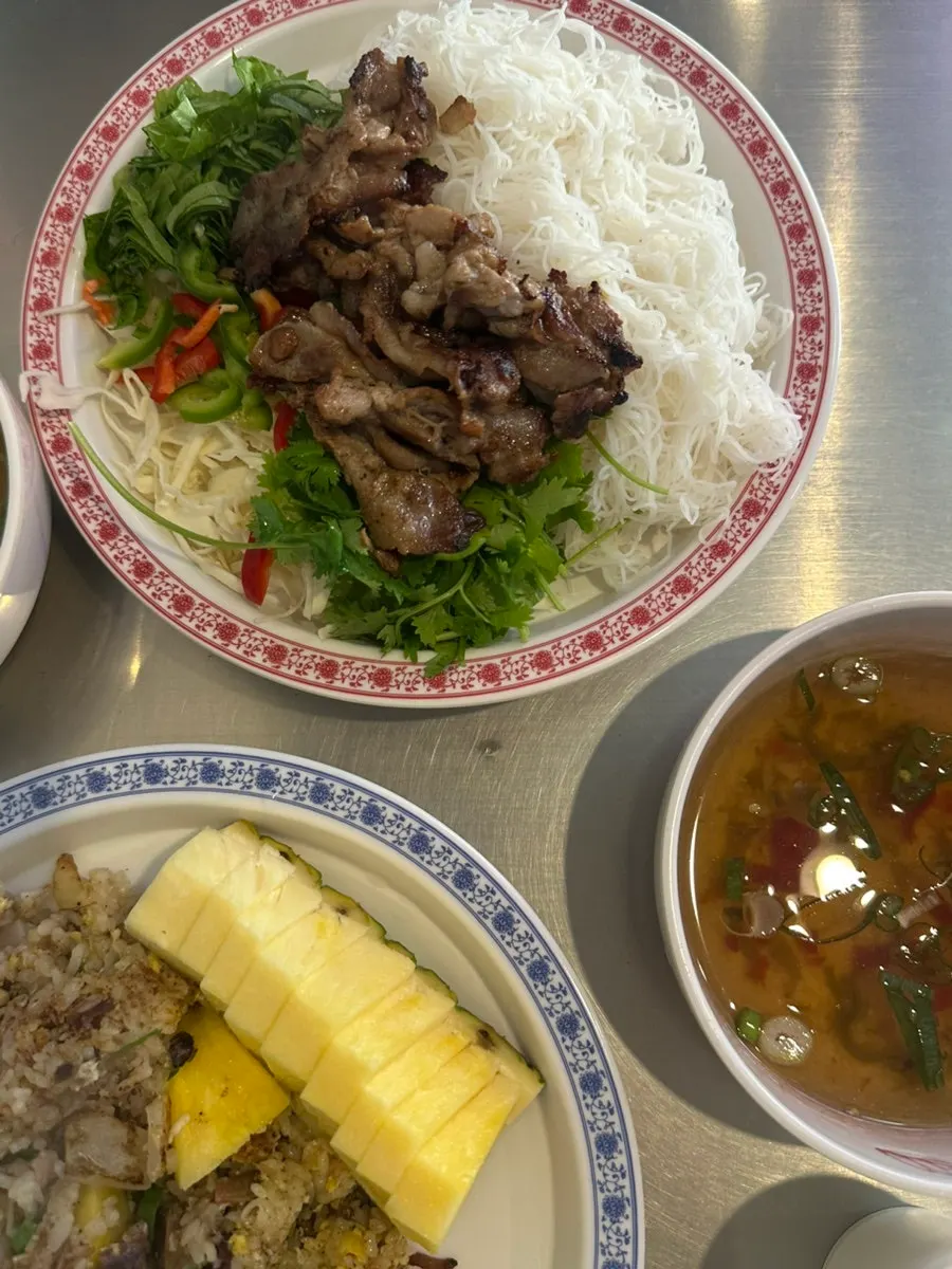 Bún chả at Bangbaedong Ssalguksu