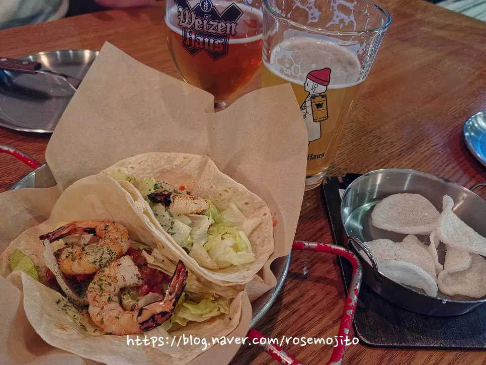 Table with craft beers and shrimp tacos together