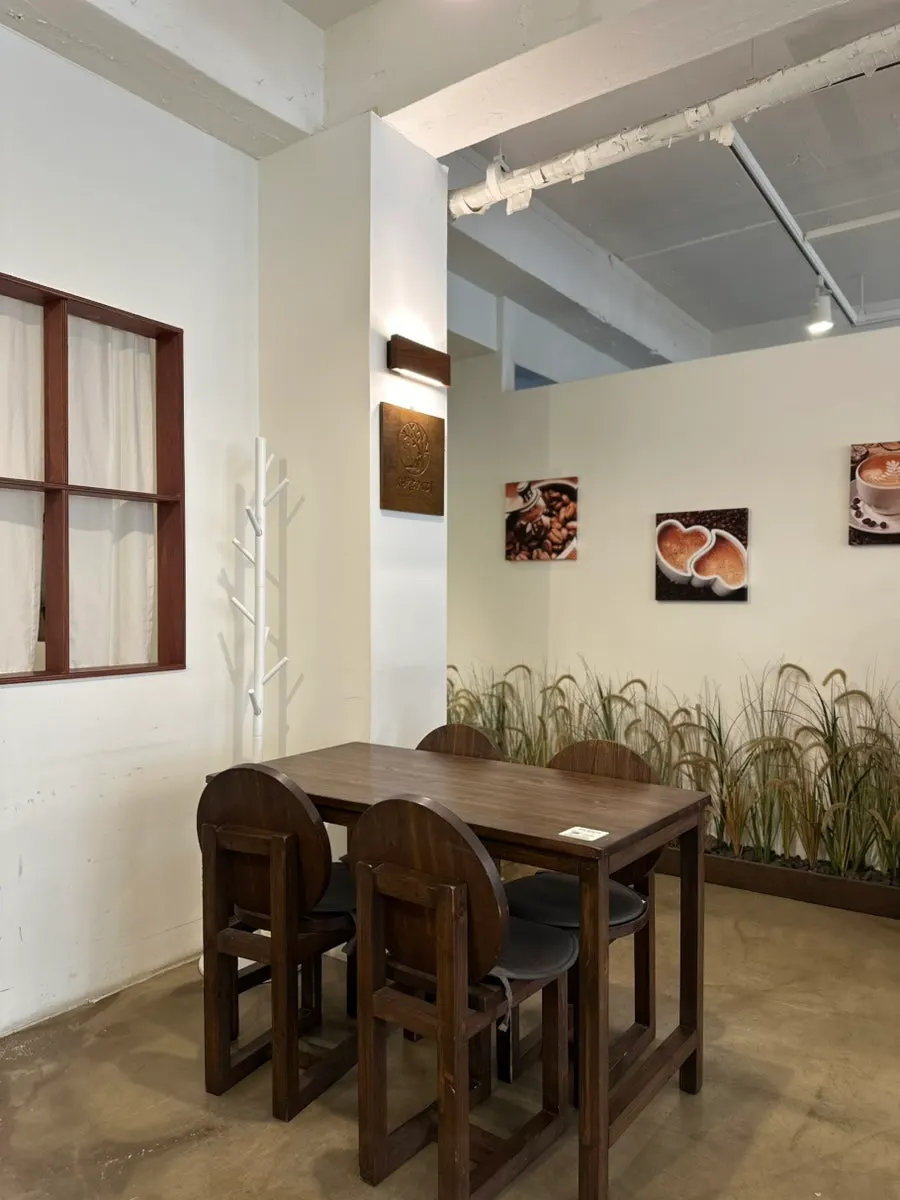 Seating at Saechamcoffee good for solo laptop work