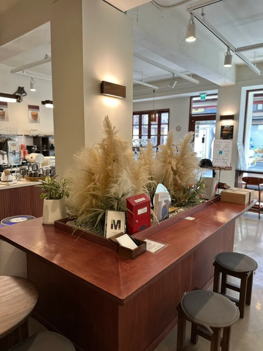 Space around the counter at Saechamcoffee