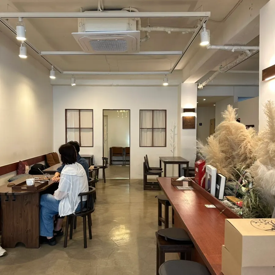 Cozy seating area at Saechamcoffee