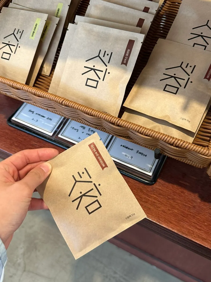 Display of Saechamcoffee's own branded drip bags