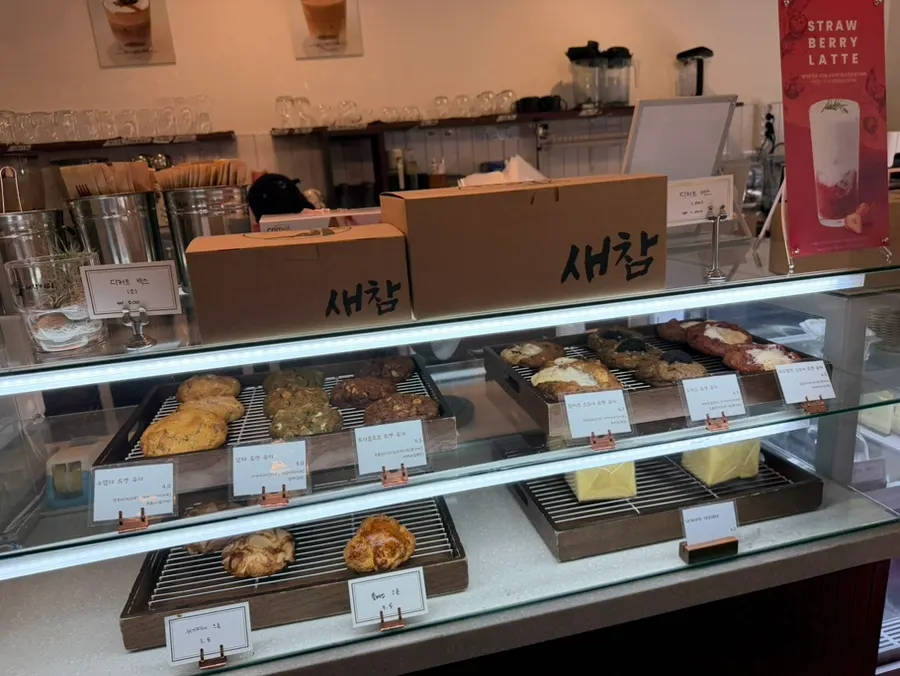 르뱅쿠키가 진열된 디저트 쇼케이스