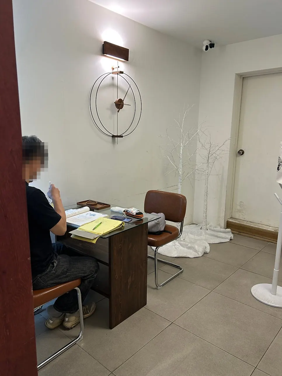 새참커피 매장 인테리어 세로 컷
