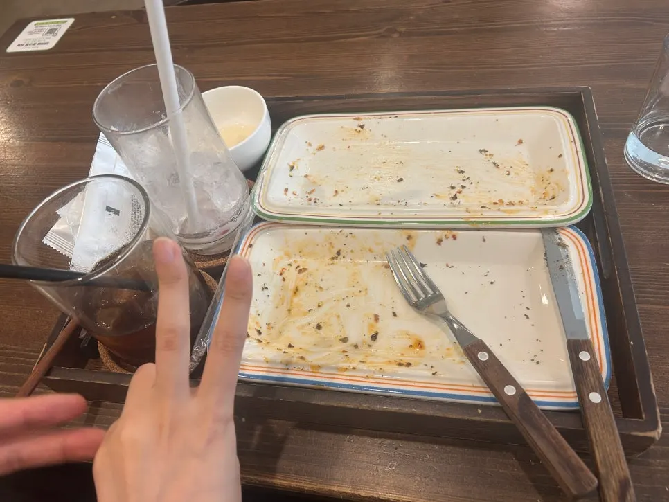 아이스 딸기 라떼와 아이스 아메리카노
