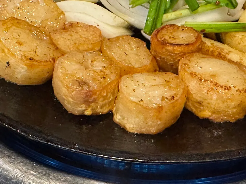 기름이 도는 대창 구이