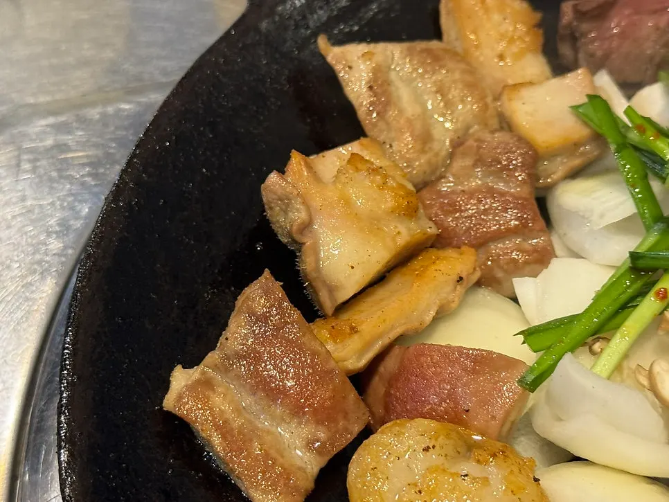 씹는 맛이 좋은 막창 구이