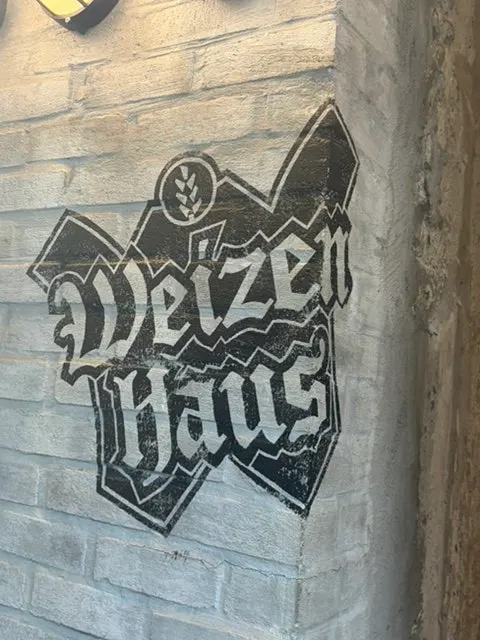 Exterior of Weizenhaus Bangbae Branch 1 in front of Sadang Station Exit 11