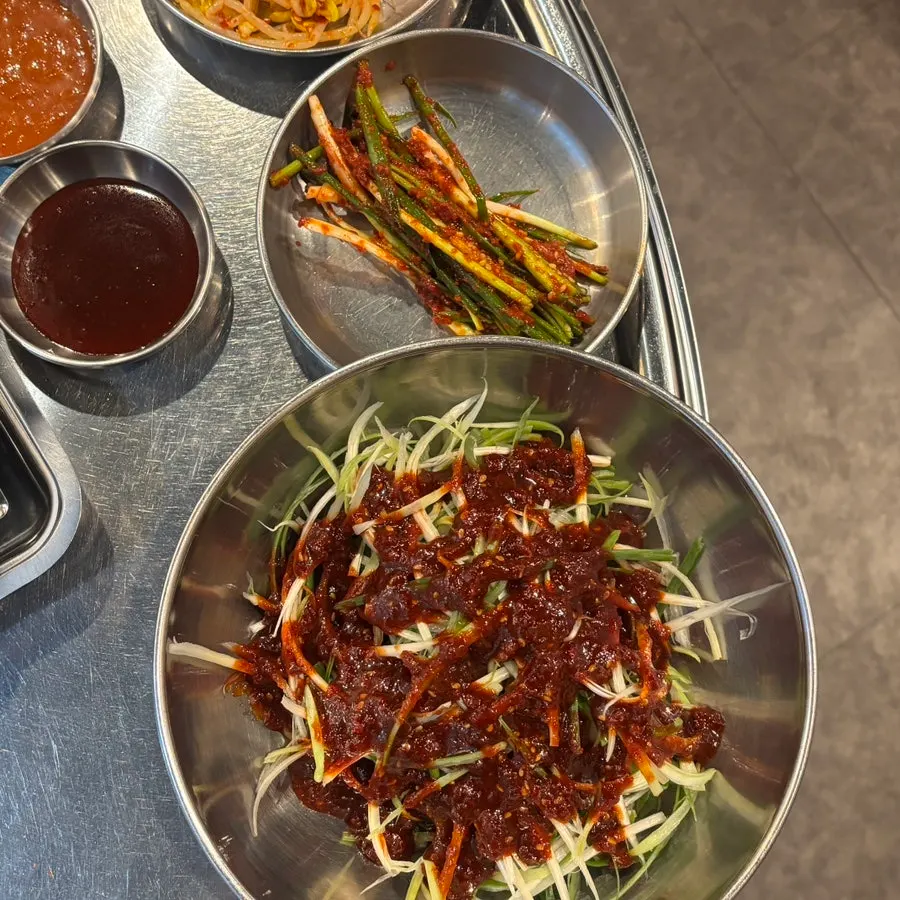 Scallion salad and scallion kimchi side dishes