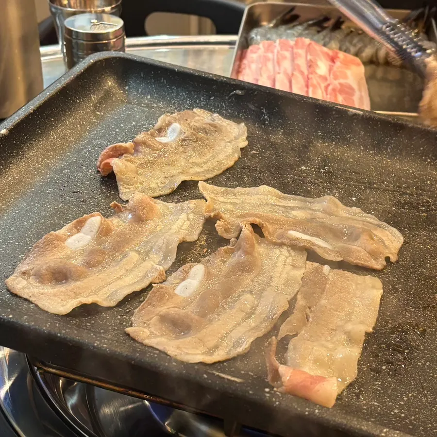 Cold pork belly from Saesam Yangsan Main Branch on the grill