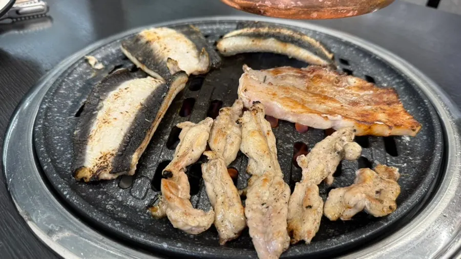 노릇하게 구워지는 장어구이