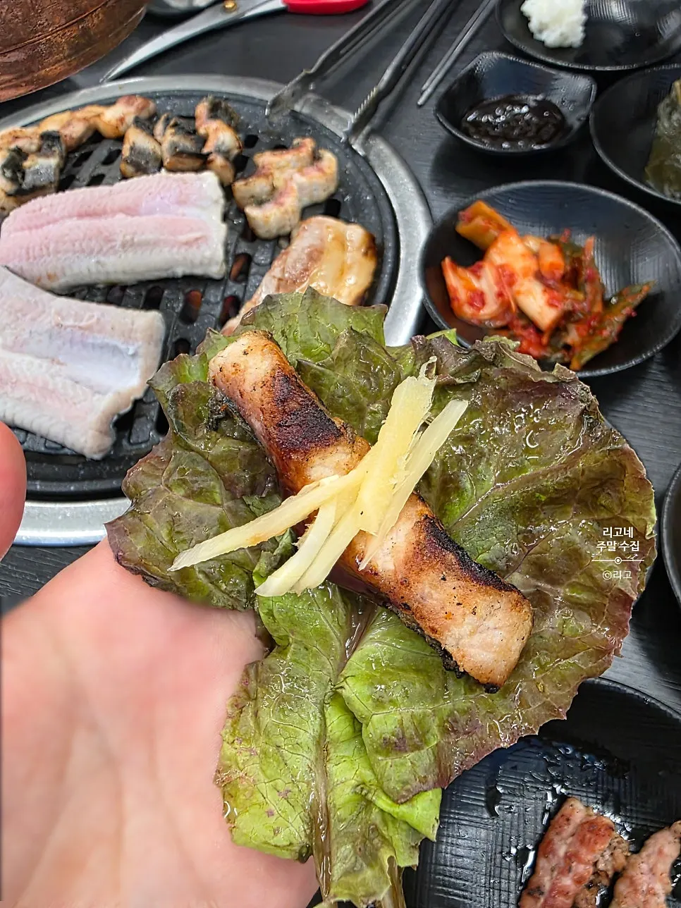 삼겹살과 장아찌를 함께 싼 쌈