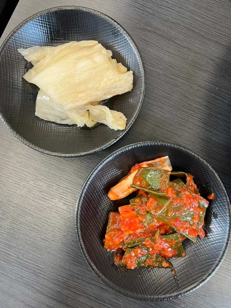 Aged kimchi and green onion kimchi side dishes