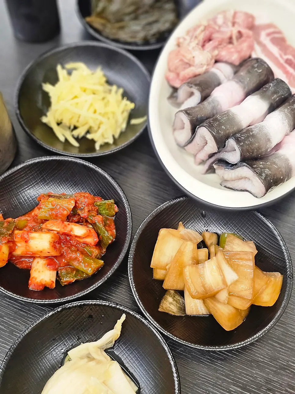 Two grilled items: eel and chicken neck meat