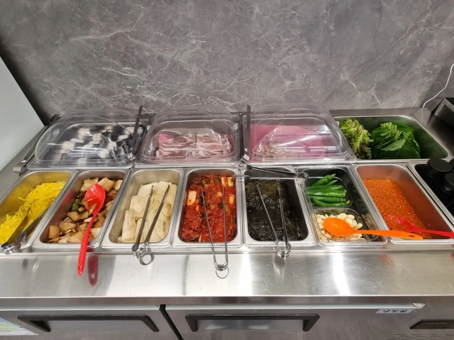 장어 식사 기본찬 상차림