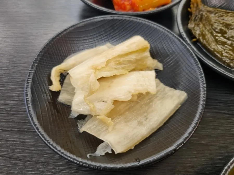 장어와 곁들이는 기본 반찬