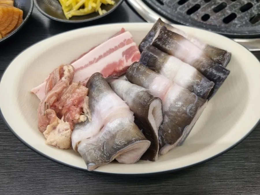 장어 삼겹살 오리목살 한 상
