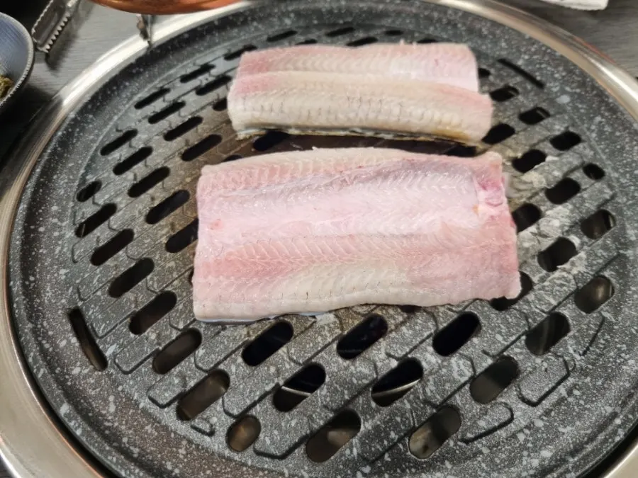 노릇하게 구워지는 장어