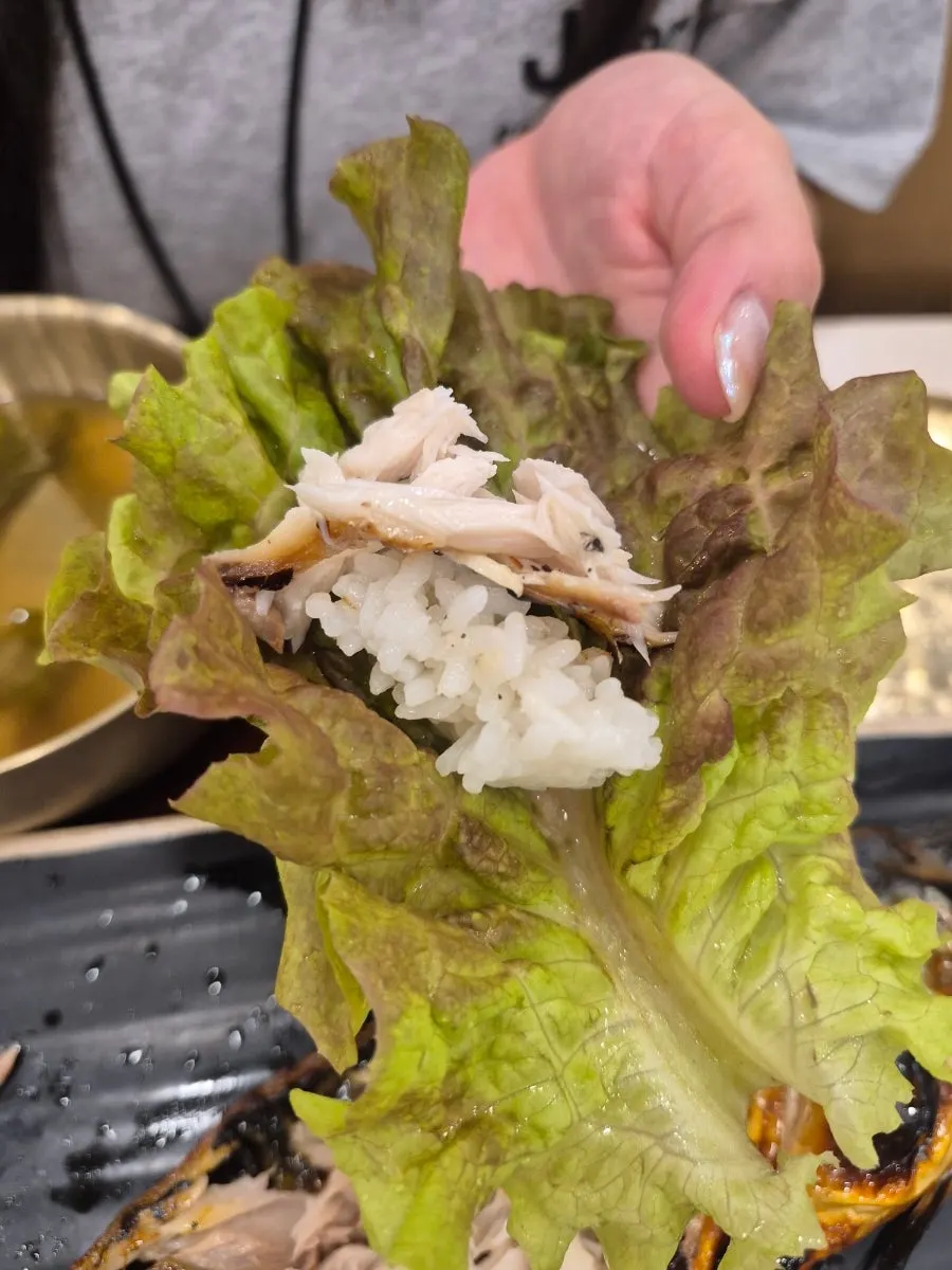 Grilled mackerel with a spoonful of rice