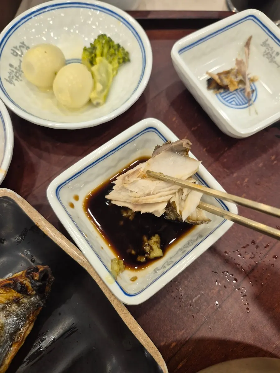 Grilled Spanish mackerel dipped in wasabi soy sauce