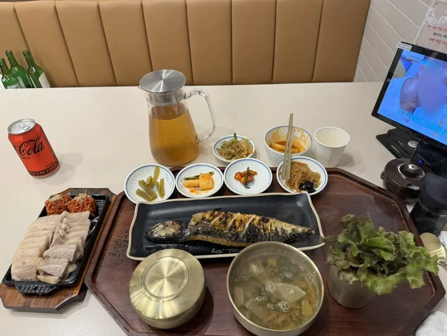 노릇하게 구워진 화덕 고등어구이