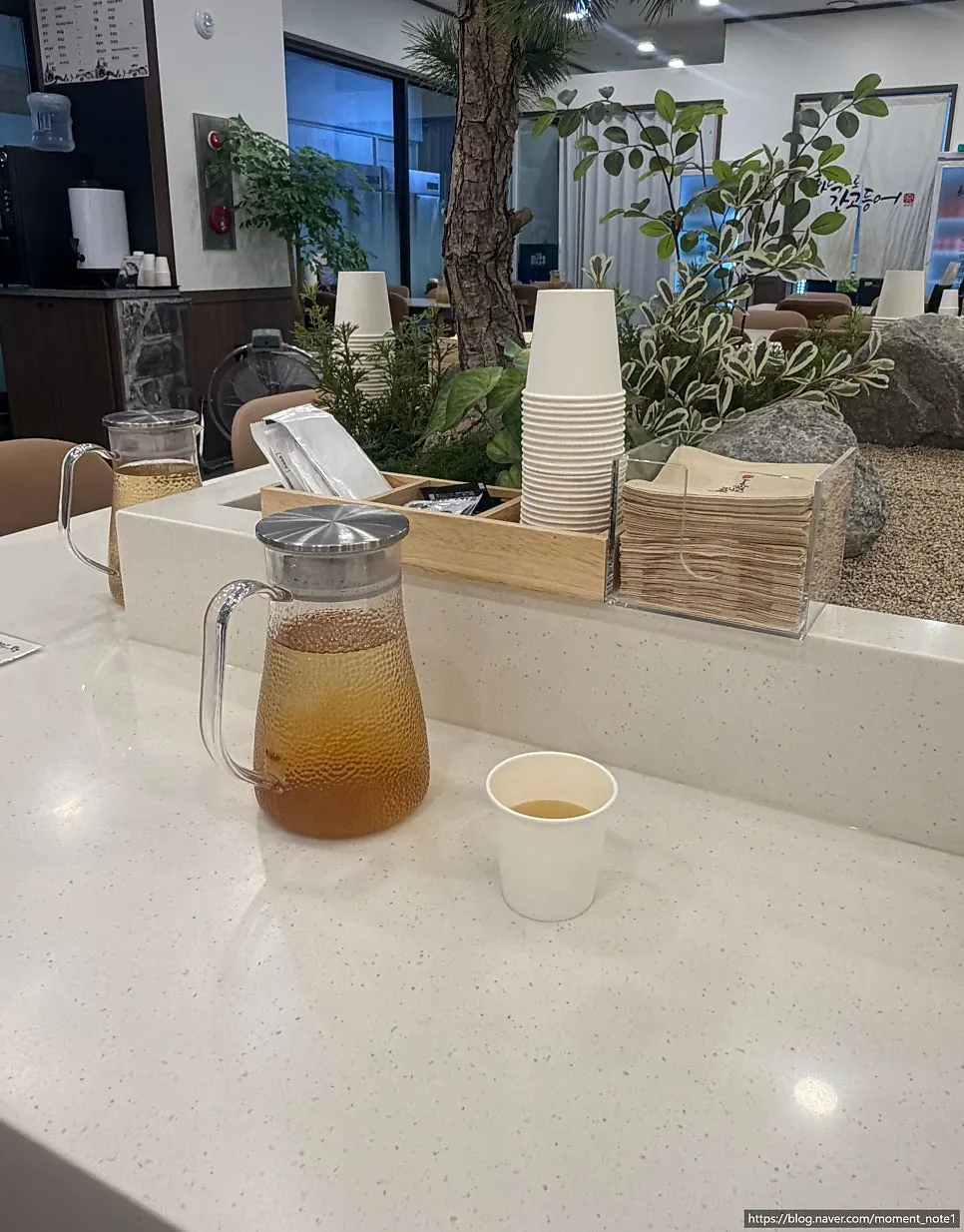 A solo seat, good for eating alone