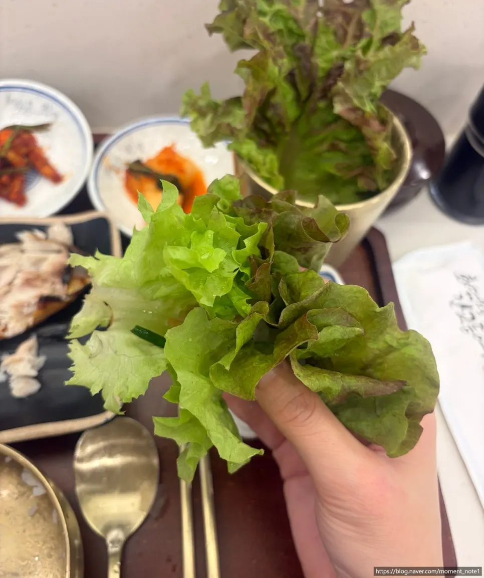 Lettuce and side dishes for wrapping