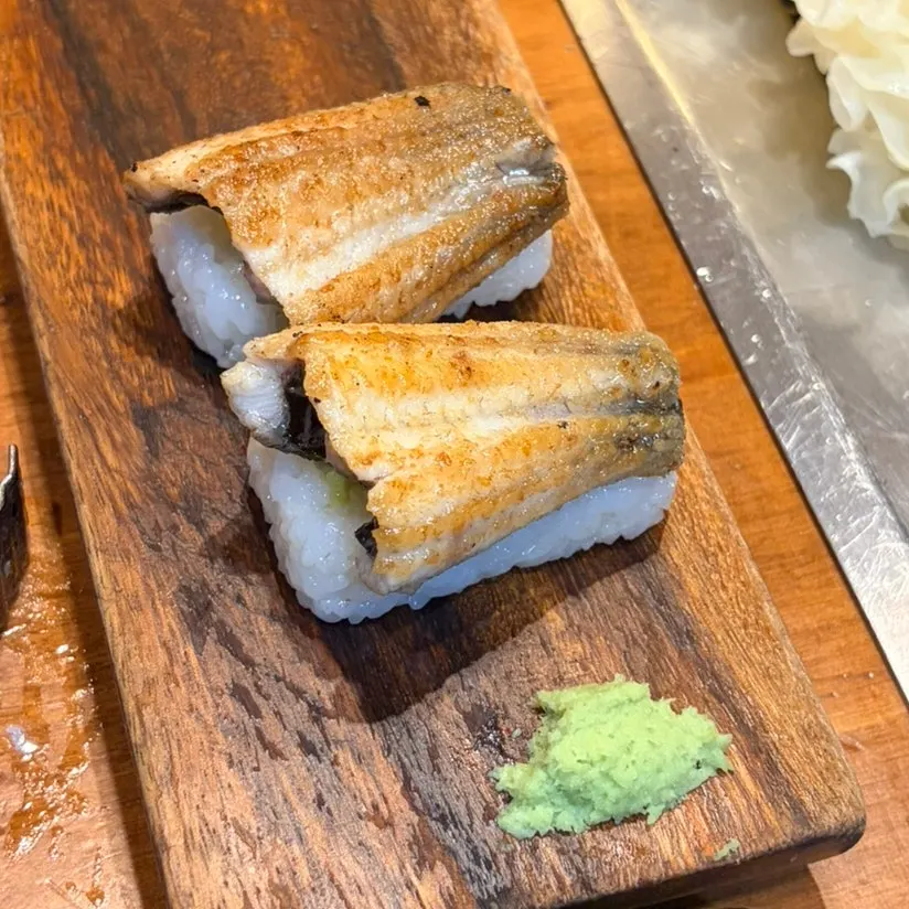 Eel sushi made with dolsot sushi and grilled eel