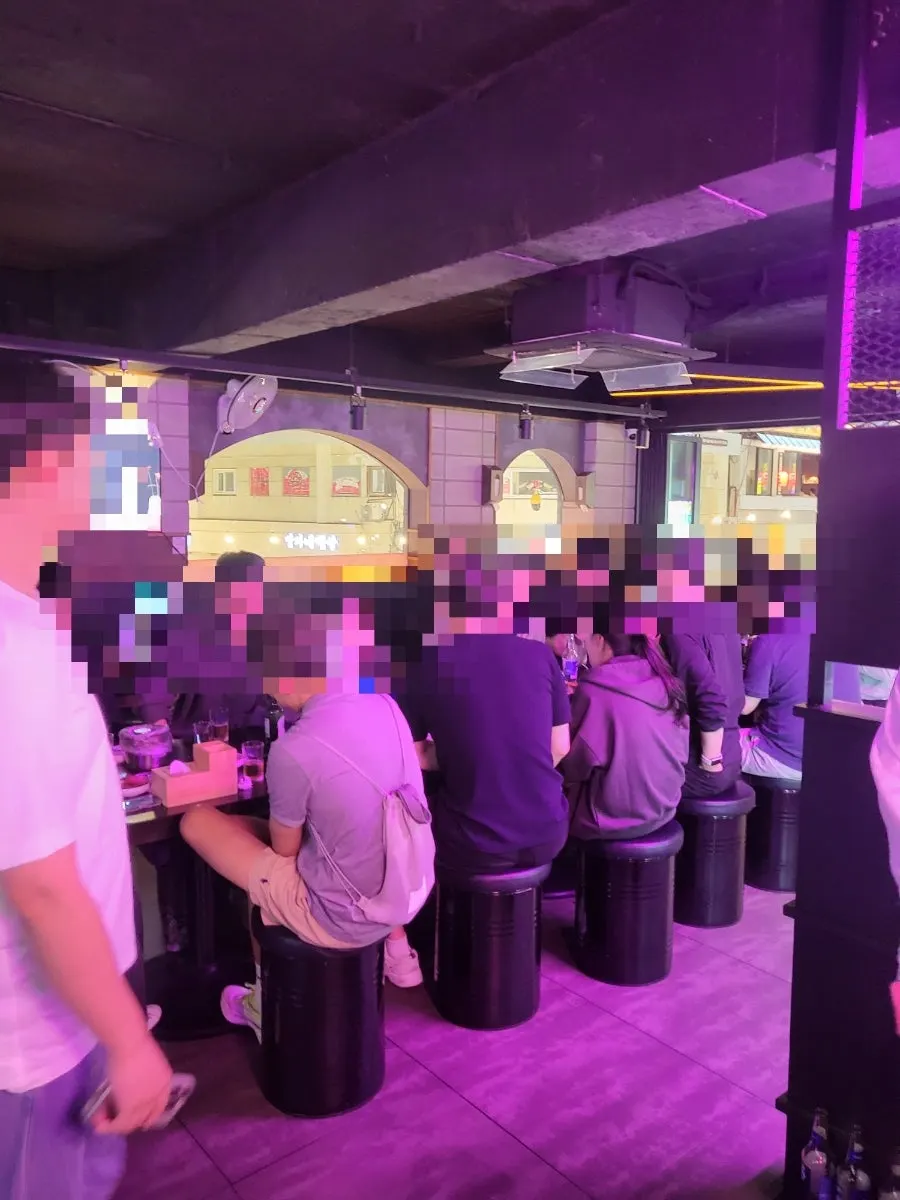 Sungan Pocha's main hall tables crowded with groups of customers