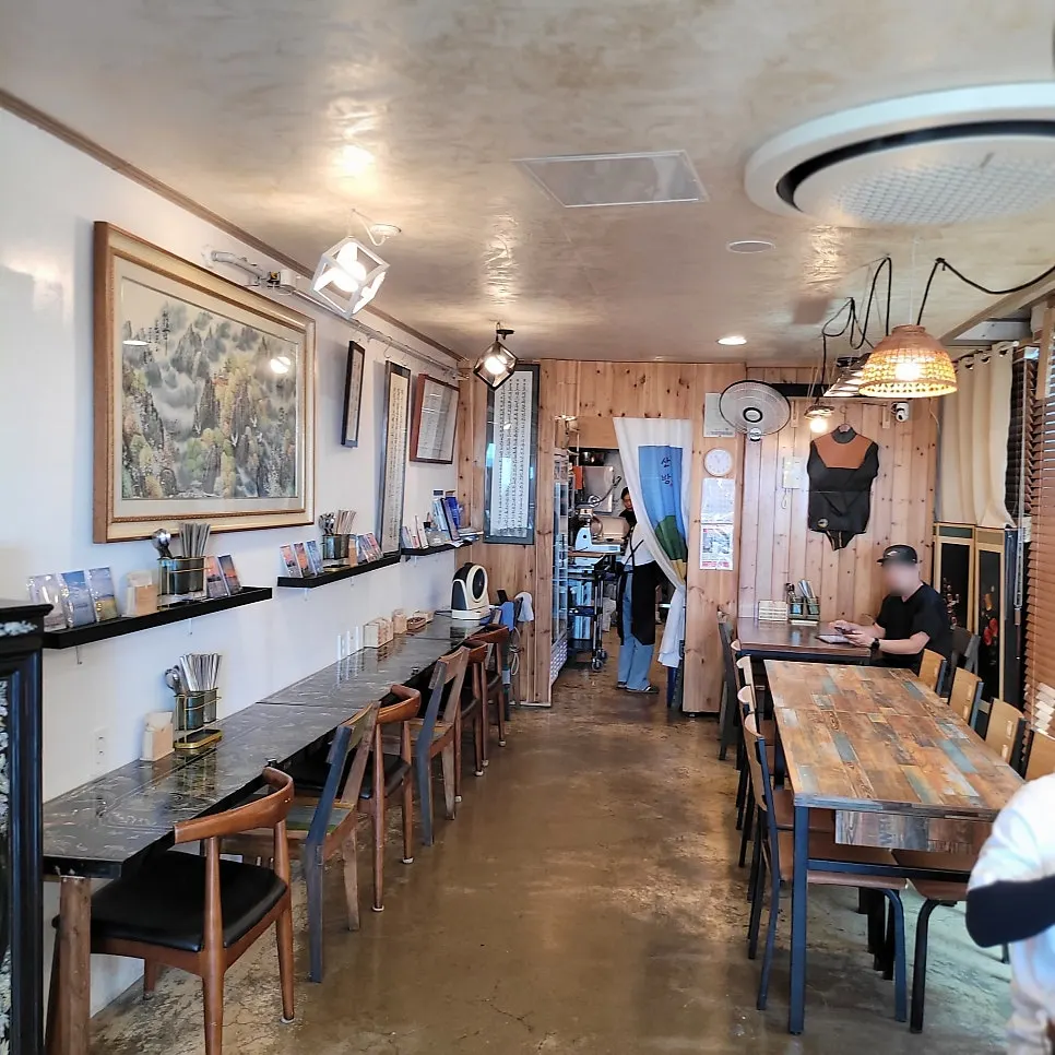Interior of Sanbang Sochan, a tidy Korean dining space
