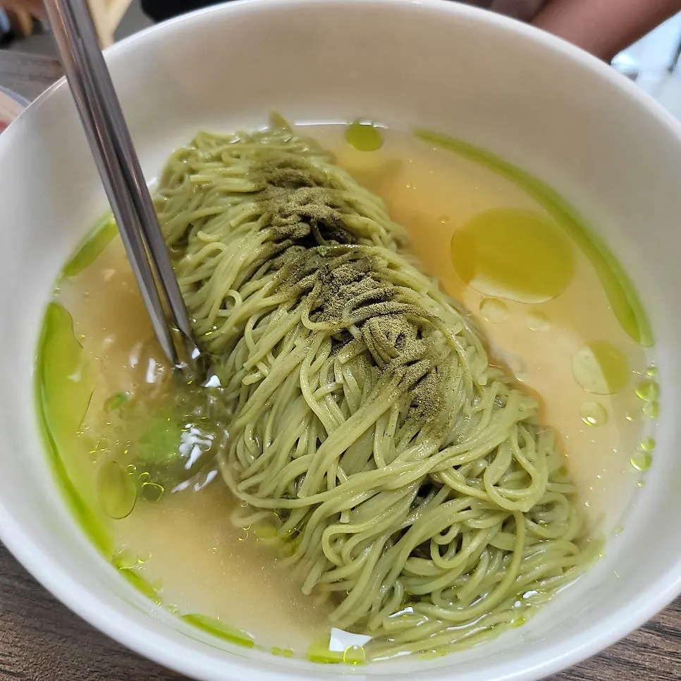 Close-up of the sliced pork topping in the matcha-noodle meat noodles