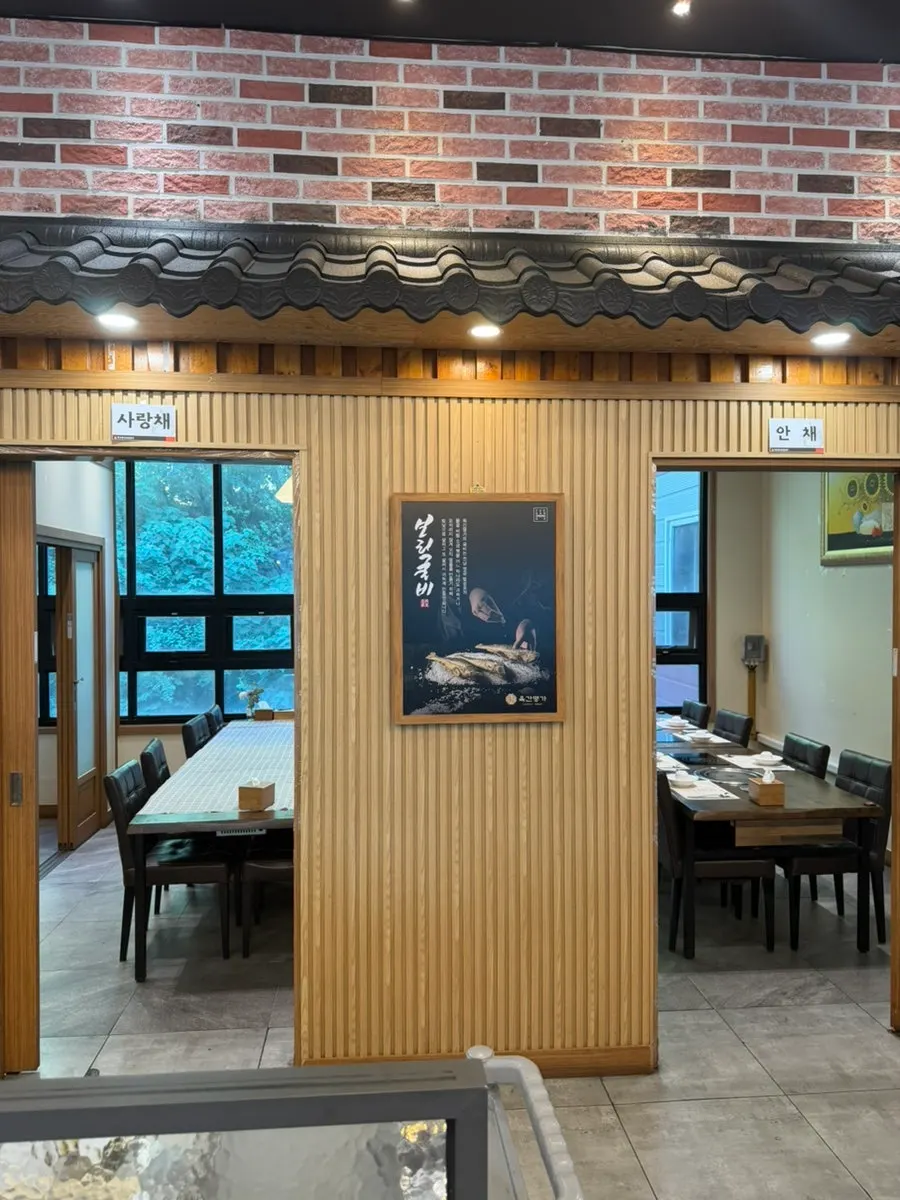 Yukganmyeongga's spacious main hall seating