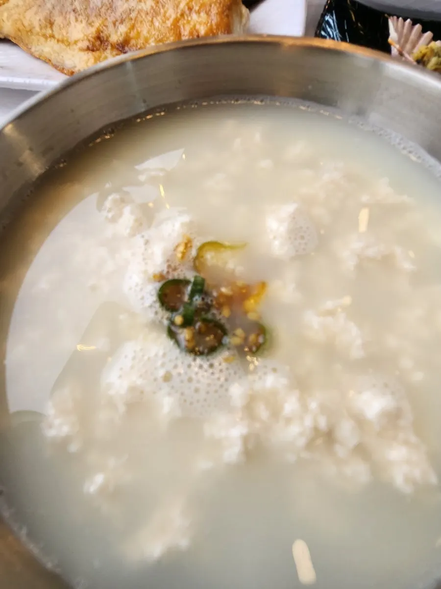 위에서 내려다본 한상 가득한 상차림