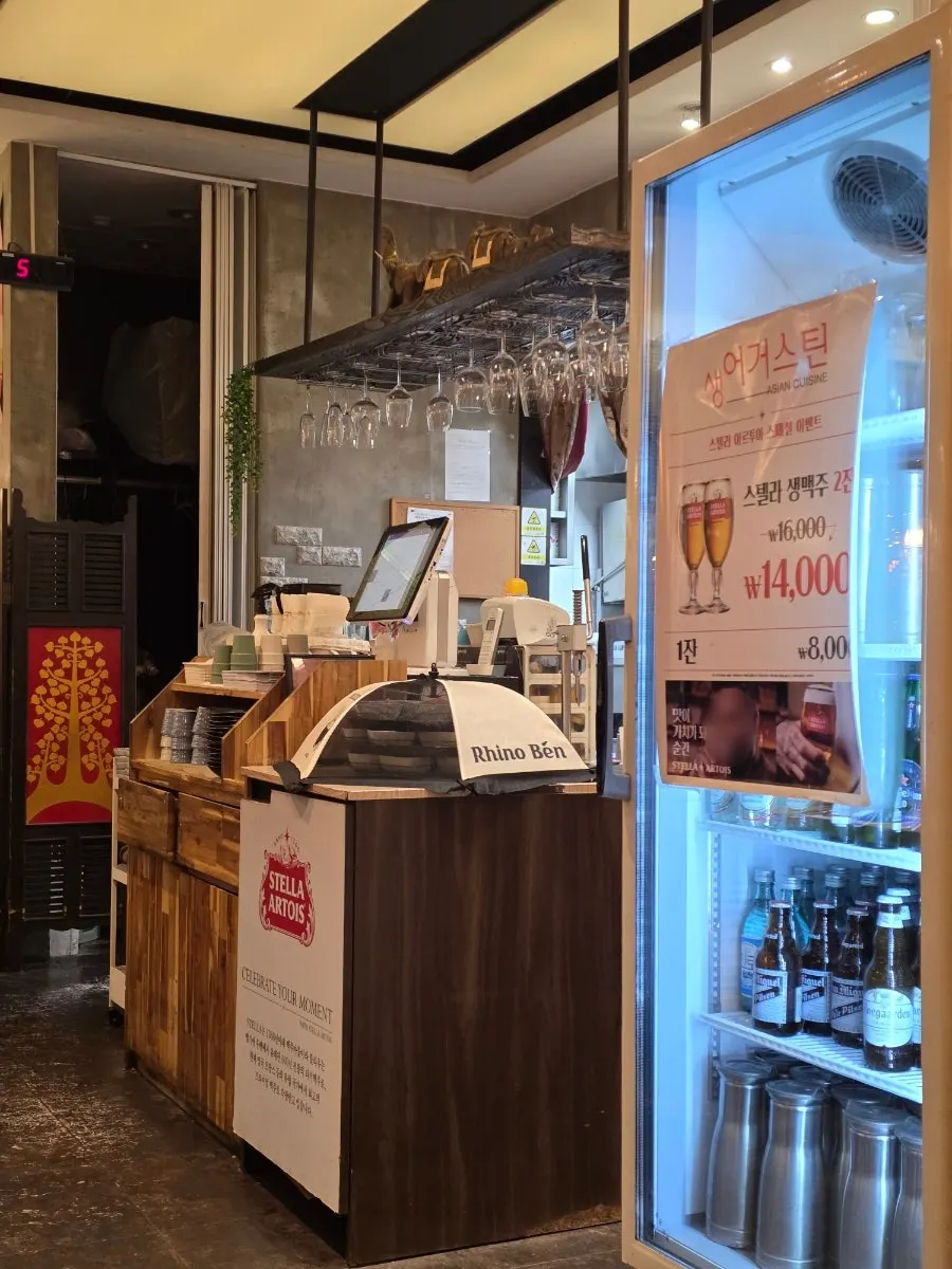 Thai food and drink pairing at Saeng Augustine Hapjeong Branch