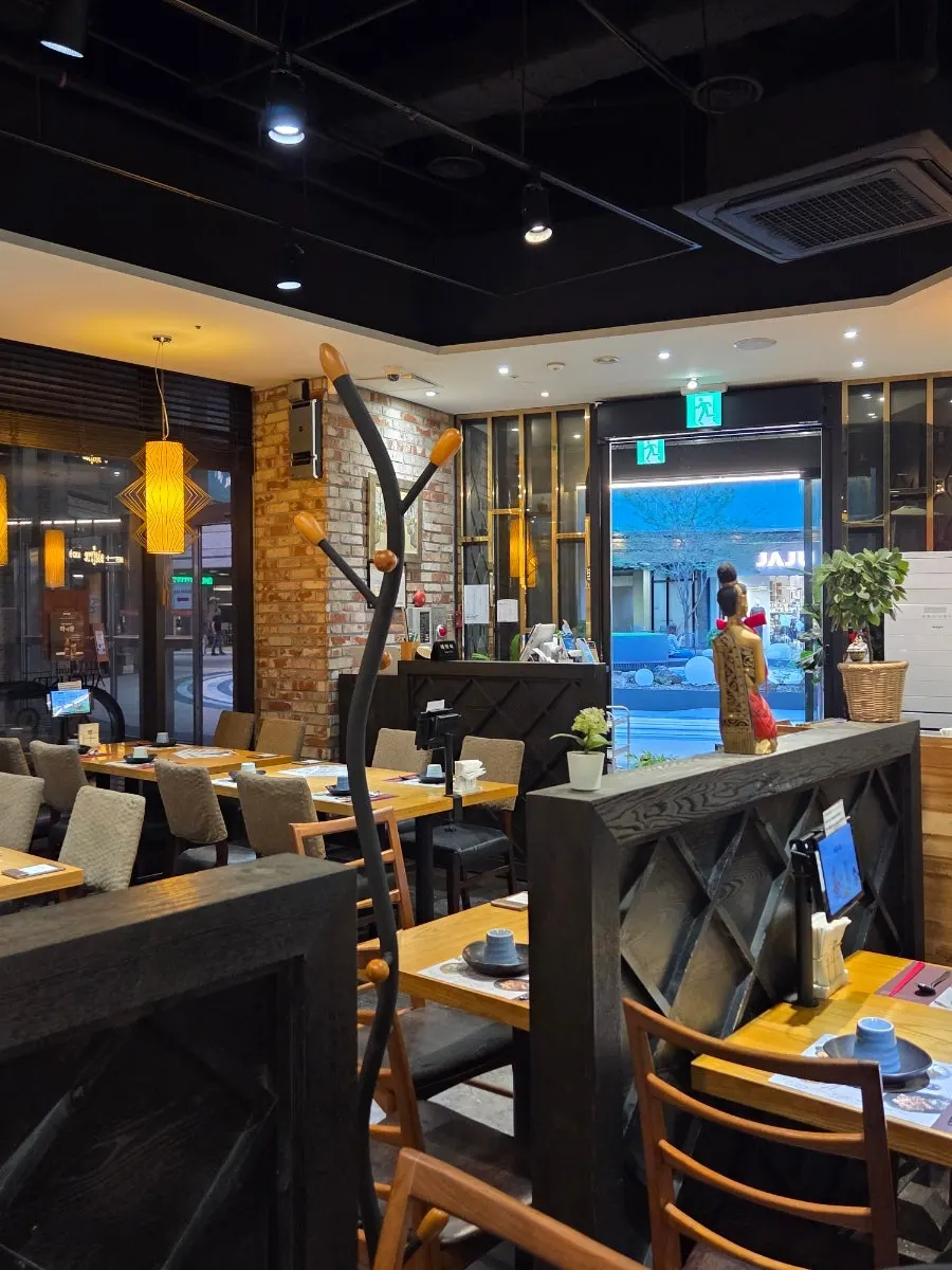 Interior decor and accents at Saeng Augustine Hapjeong Branch