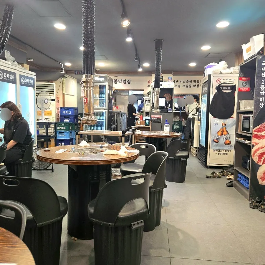 Interior seating at Bulmak Yeolsam Sajik