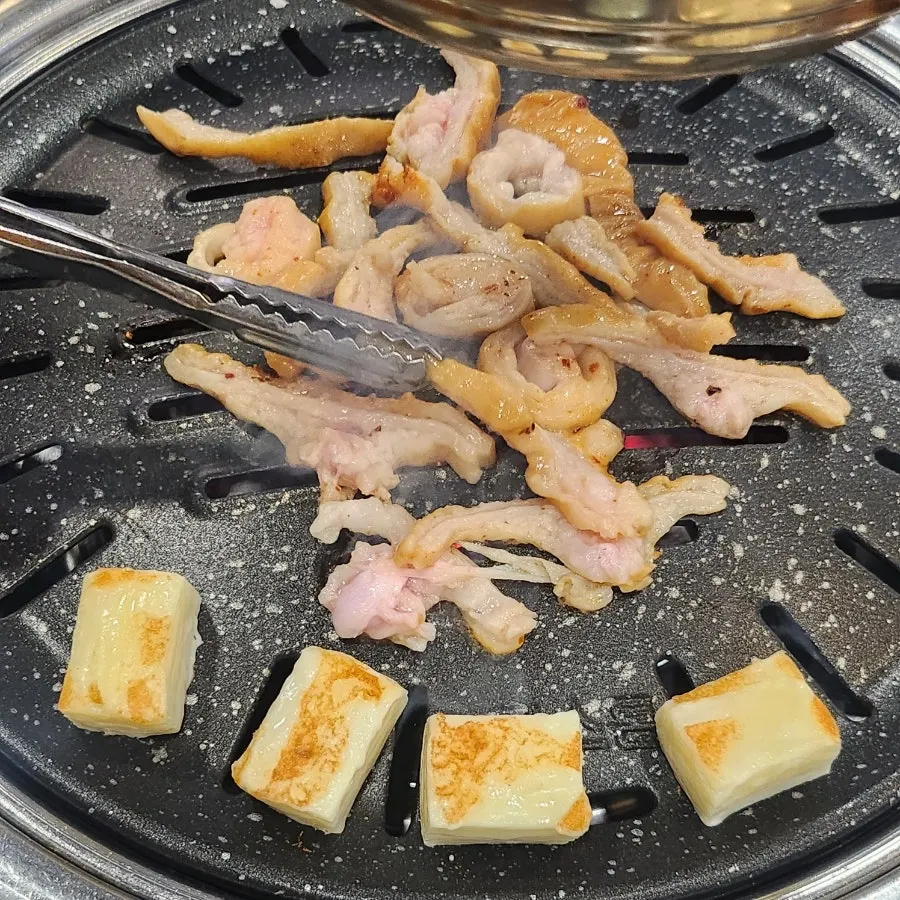 Makchang with grilled cheese