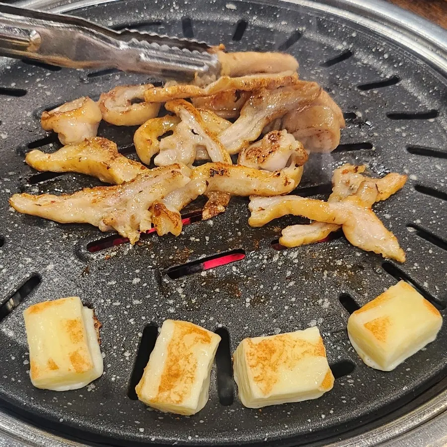 Spicy bulmakchang with grilled cheese