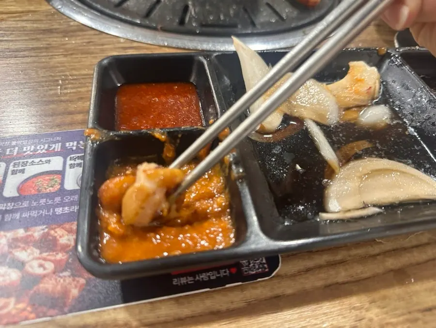 Finishing a meal of grilled meat dishes