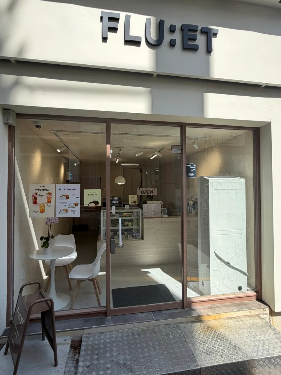 FLU:ET shop exterior